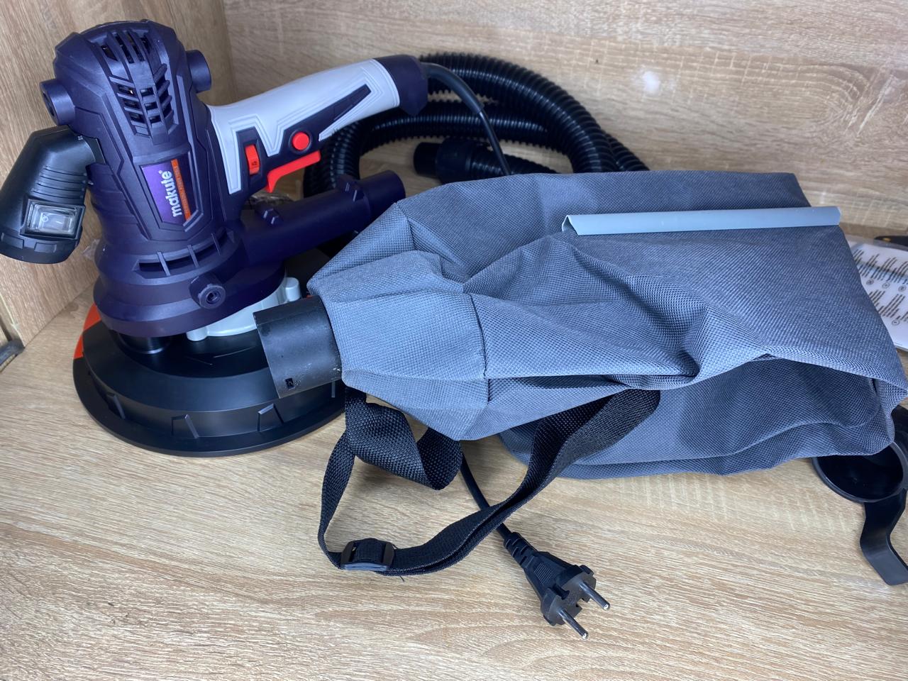 Ponceuse murale Makute avec sac aspirateur