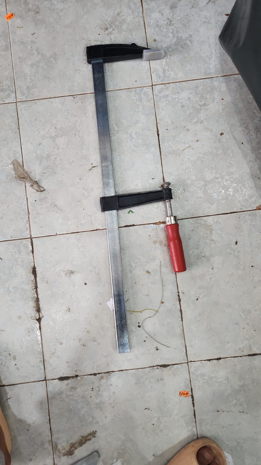 Serre-joint en F – vue complète sol