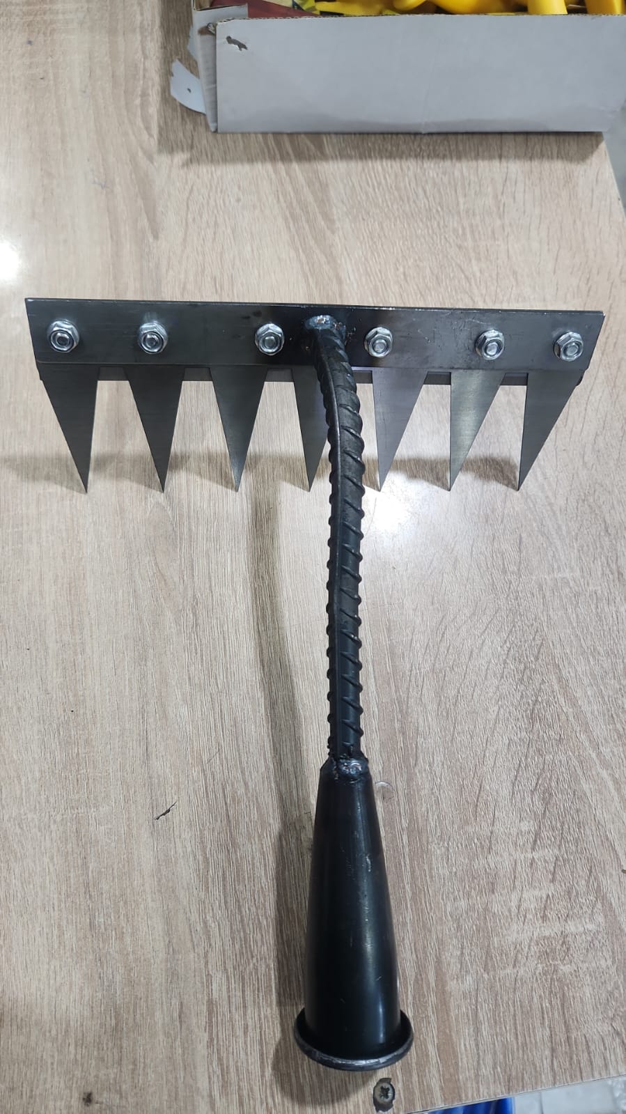 Râteau de Jardin à Dents Triangulaires Robustes