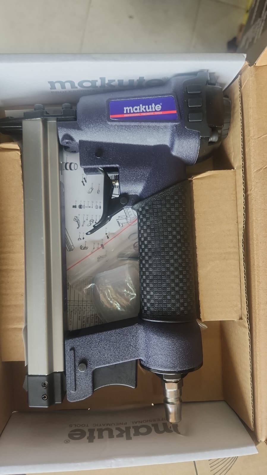 Cloueur pneumatique Makute – Modèle professionnel