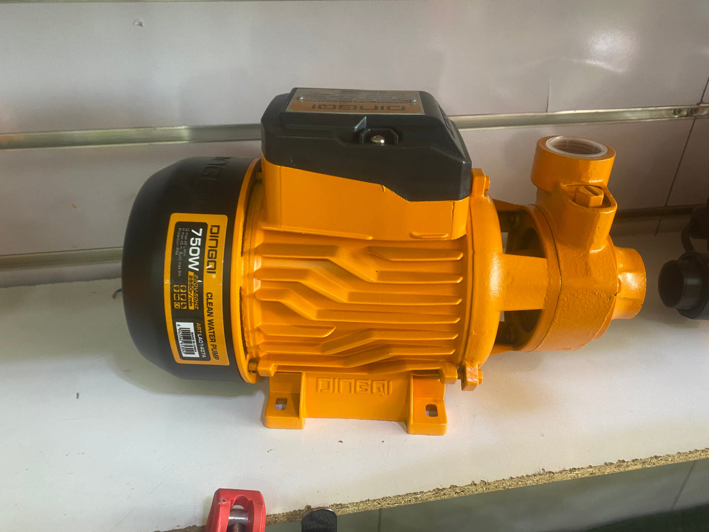 Pompe à Eau Centrifuge INGCO QB-81 750W