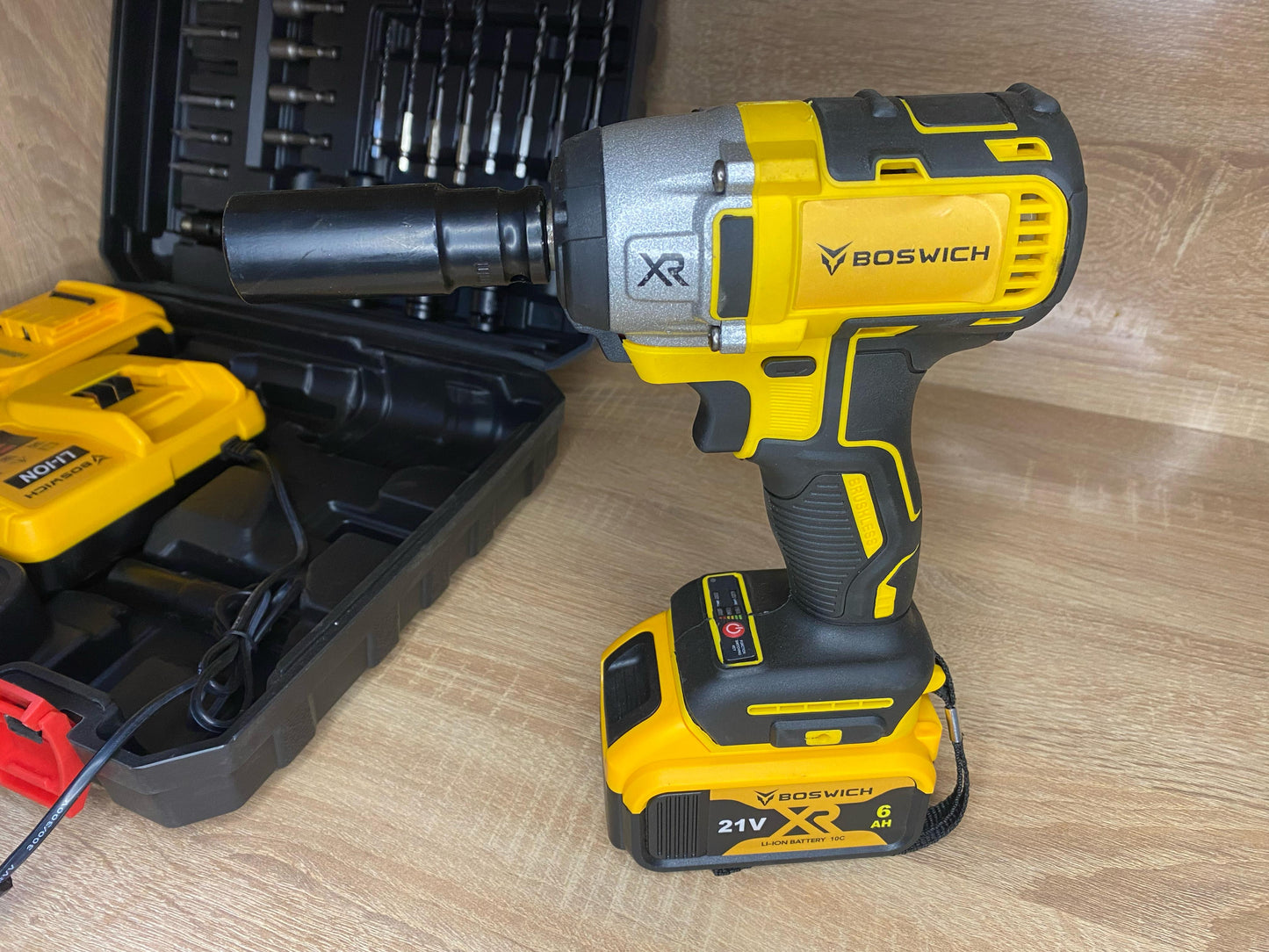 مفك براغي لاسلكي BOSWICH XR 21V - طقم كامل مع بطاريتين وشاحن ورؤوس مفكات