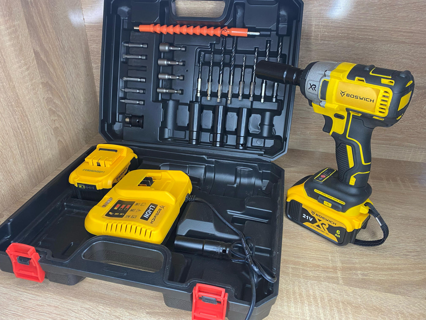 مفك براغي لاسلكي BOSWICH XR 21V - طقم كامل مع بطاريتين وشاحن ورؤوس مفكات