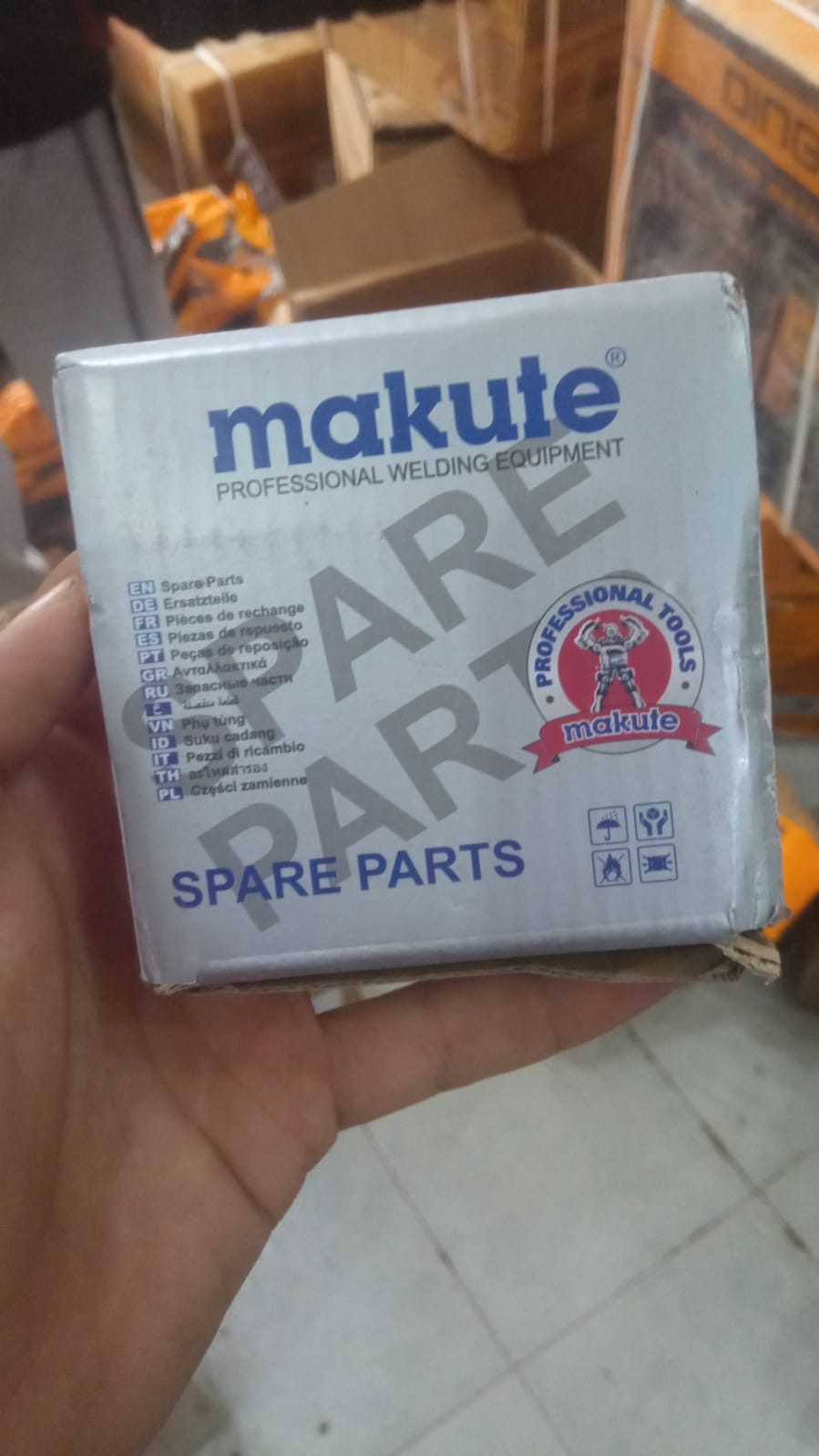 Boîte Makute Spare Parts