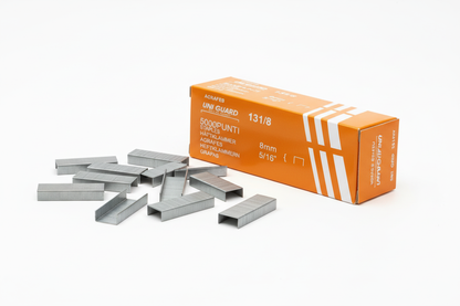 Agrafes métalliques avec emballage orange