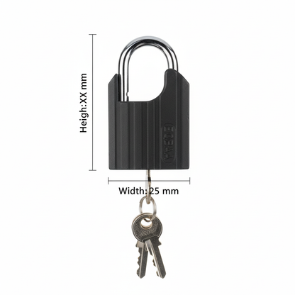 Cadenas en main montrant l'échelle