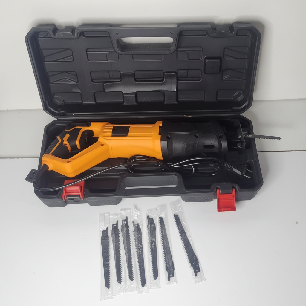 Scie sabre en mallette ouverte avec 6 lames