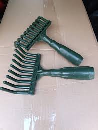 Petit râteau à main en plastique