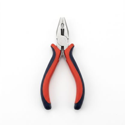Mini-pince sur fond blanc