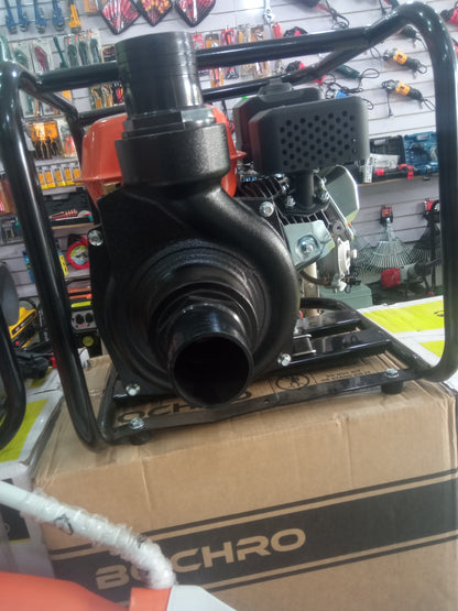 Motopompe BOCHRO 6.5HP vue frontale corps de pompe