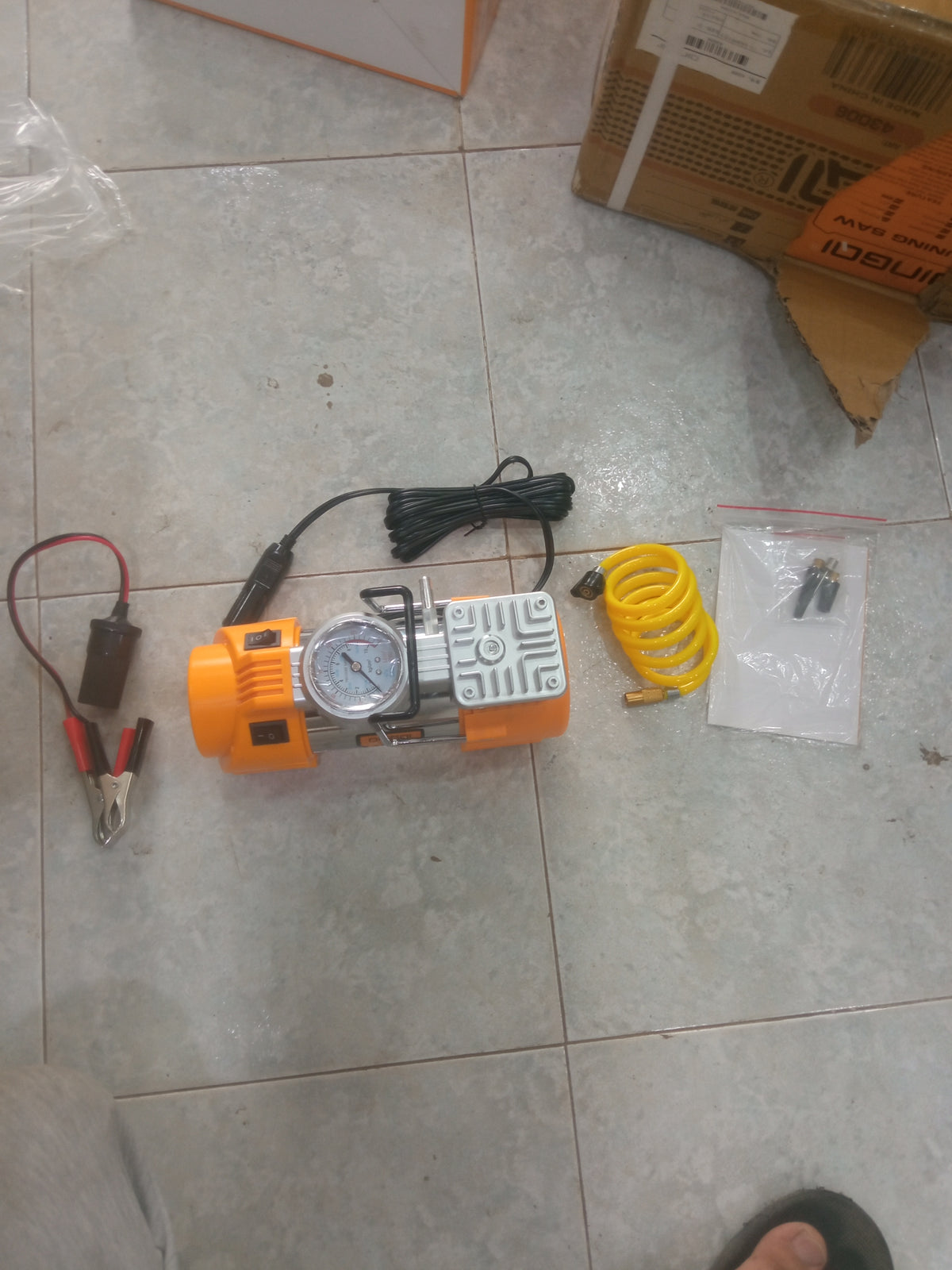 Compresseur d'air portable DINGQI 180W – 12V